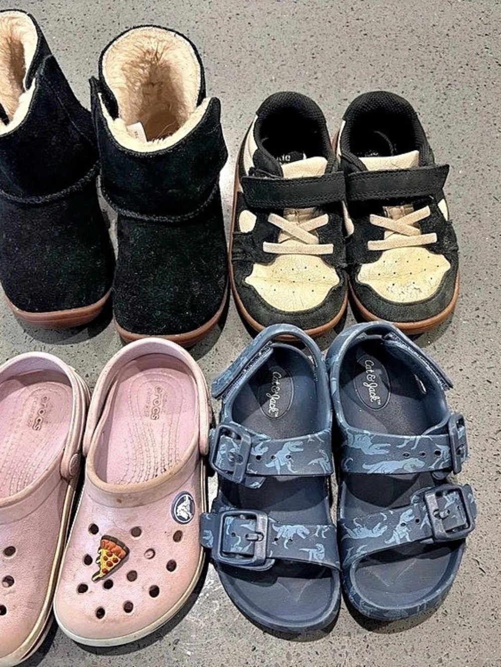 Crocs Kids' Classic Clog Shoe Lot Black & Pink Uggs black